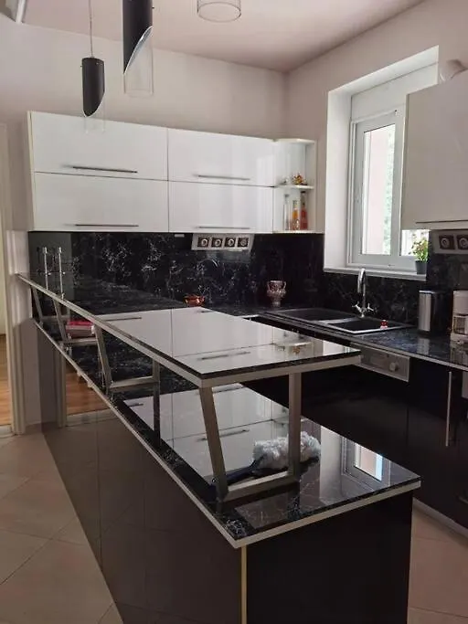 Central & Cozy Apartment Sarandë